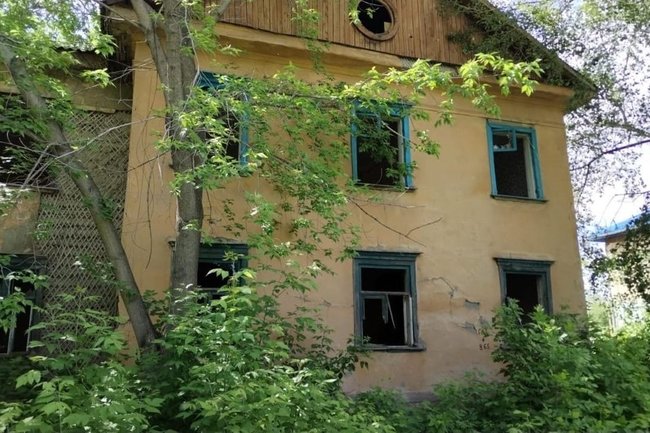 Мэрия признала частично обрушившийся дом на одной из улиц Омска аварийным