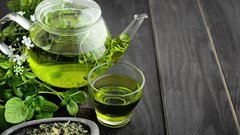 Зеленый и черный: врач-гастроэнтеролог развенчала миф о «самом полезном» чае