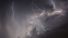 Москвичей предупредили о первой весенней грозе