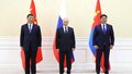 Владимир Путин с председателем КНР Си Цзиньпином и Президентом Монголии Ухнагийн Хурэлсухом.