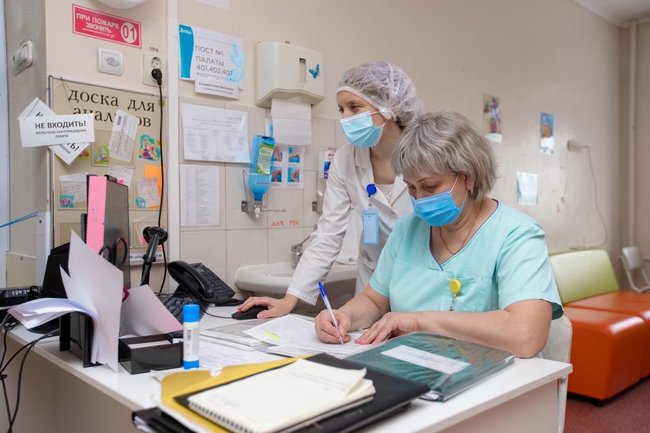 Нехватку врачей заменят ломовым трудом медсестер: эксперты разгромили новую идею Минздрава