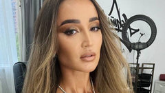 Бузова и Киркоров обменялись поцелуями на премьере нового фильма