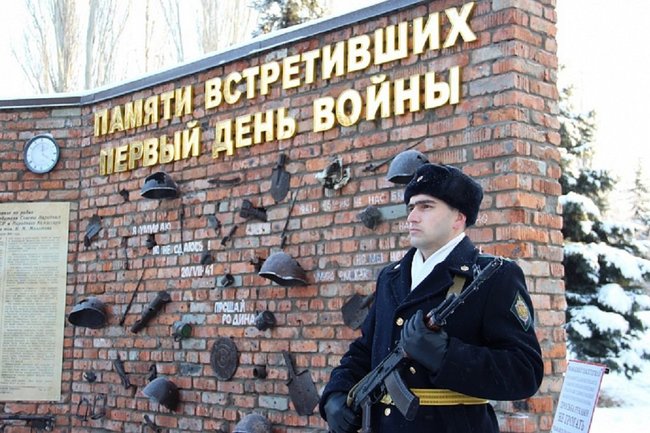В Саратове открыли мемориал «Встретившим первый день войны»