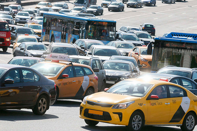 Московские таксисты жалуются на сбои в работе GPS после атаки дронов