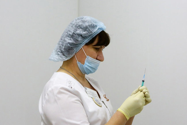 Мобильный пункт иммунизации против COVID-19 заработал в Нягани