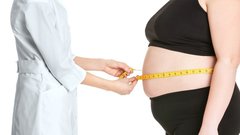 У женщины врачи спутали 12-килограммовую опухоль с ожирением