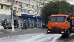 Усиленный пролив дорог в жару организовали в Волгограде