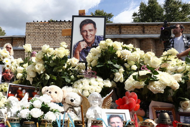 Андрей Разин заявил, что праха Юры Шатунова на Троекуровском кладбище нет