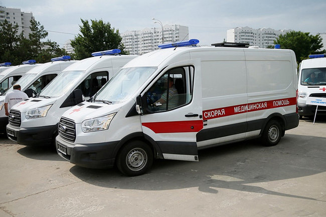 Власти Рязанской области передали 14 автомобилей волонтерам и медикам