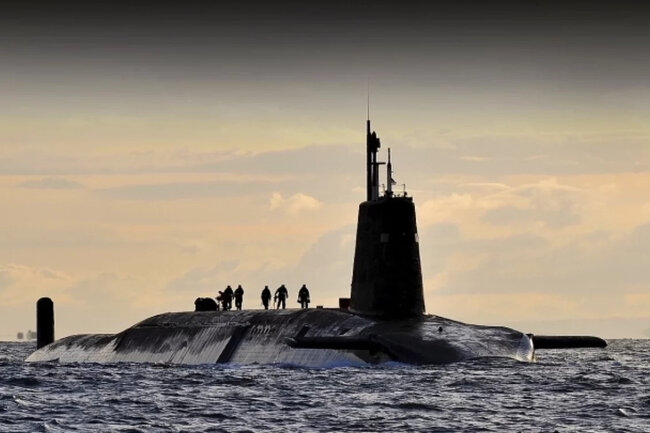 Выход сразу трех британских подлодок в море назвали странной ситуацией