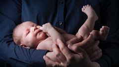 Женщина оставила младенца в поезде, выйдя покурить