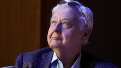 В Москве установили мeмориальную табличку в честь Олега Табакова