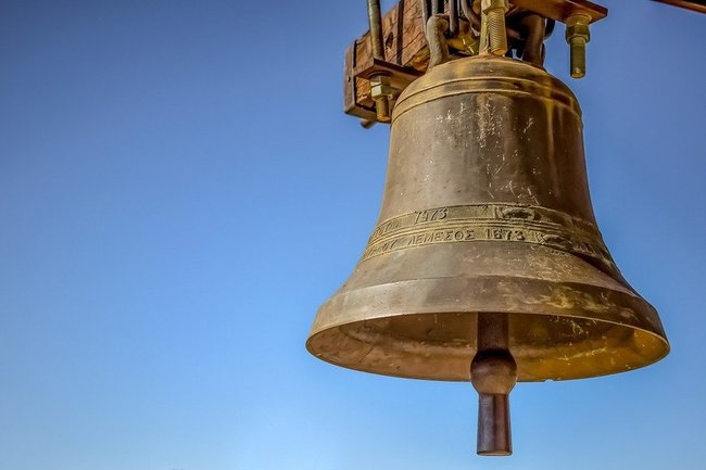 На колокольнях главного храма Салехарда установили три колокола