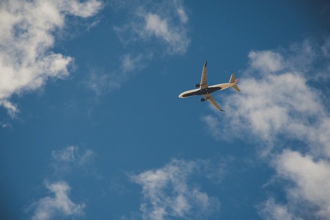 В небе над ХМАО едва не столкнулись два пассажирских авиалайнера