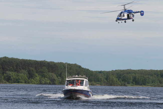 Вертолет над водохранилищем. 2015 Самолет и вертолет Истринское водохранилище. Где вертолеты исполняли над водохранилищем.