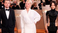 Наиболее запоминающиеся образы звезд на ковровой дорожке «Золотого глобуса — 2026»