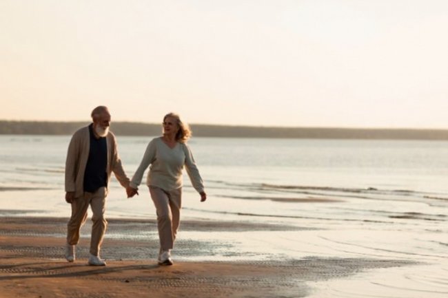 Море, солнце и песок: пенсионеры могут бесплатно отправиться на курорт