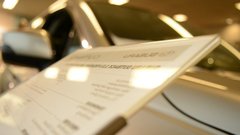 Россияне начали тратить деньги со вкладов на покупку автомобилей
