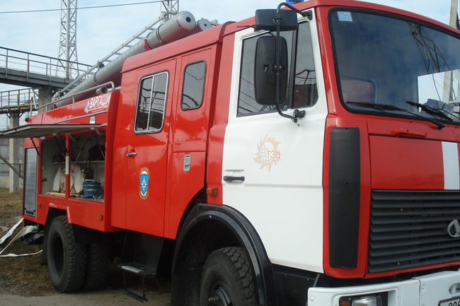 В Тульской области пожарные спасли из горящего дома женщину с ребёнком