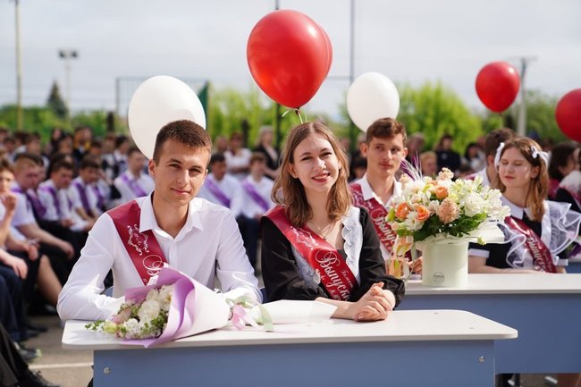 Анна Минькова поздравила выпускников Краснодарского края с последним звонком