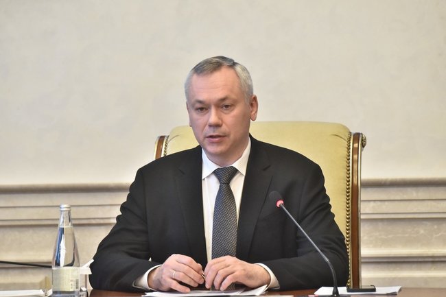 Губернатор Андрей Травников поручил улучшить подвоз востребованных продуктов в магазины   