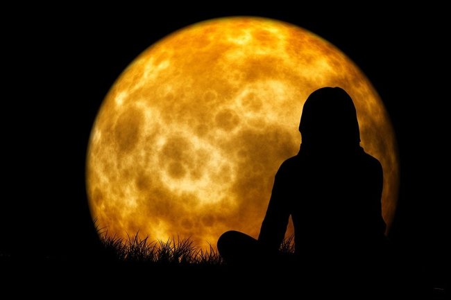 женщина планета луна гороскоп астрология 