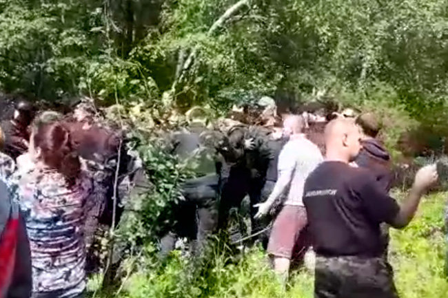 В Ликино-Дулево снова бьют экоактивистов: и это делает полиция