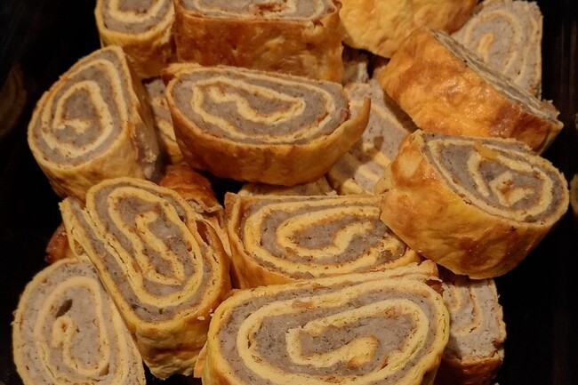 Бризоль с мясом на одной сковороде.