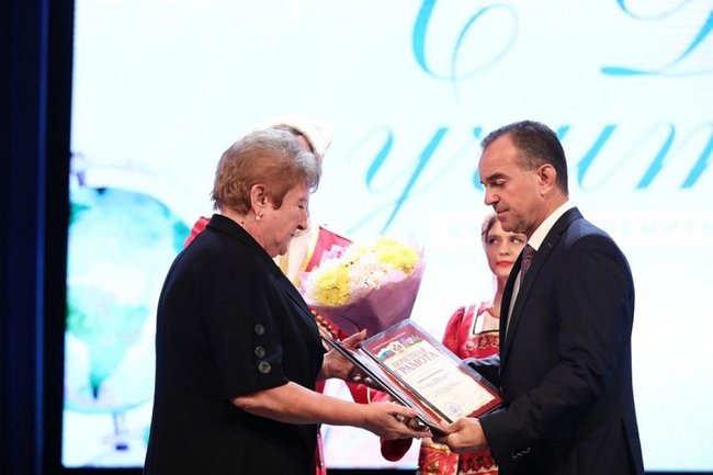 Вениамин Кондратьев вручил награды лучшим учителям Кубани