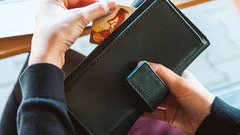 Россияне бросились оформлять кредитные карты