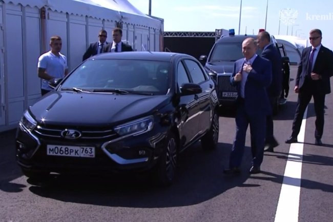 Владимир Путин / Lada Aura