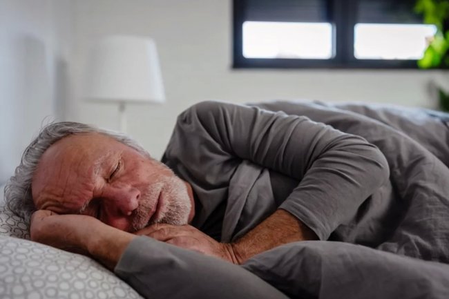 Чтобы поддерживать здоровье сердечно-сосудистой системы, рекомендуется спать от восьми до девяти часов каждую ночь.