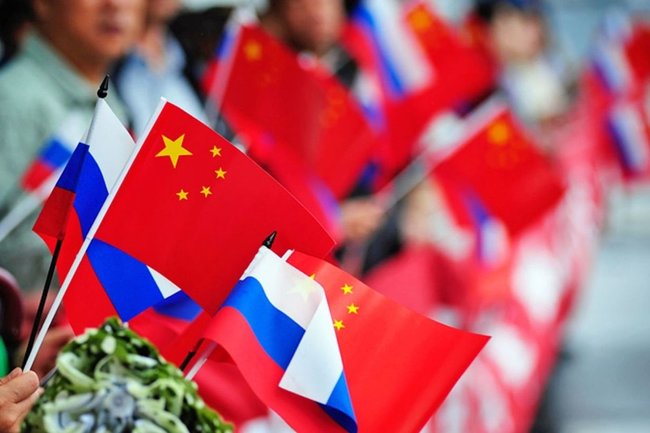 Китай объявил о принципиальном сближении с Россией в противовес США