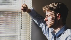 В России предложили запретить увольнение мужчин с беременными супругами