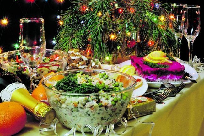 Названа стоимость селедки под шубой на Новый год для петербуржцев