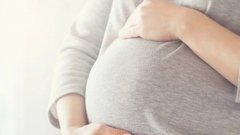 В Австралии женщина родила уникальных однояйцевых четверняшек