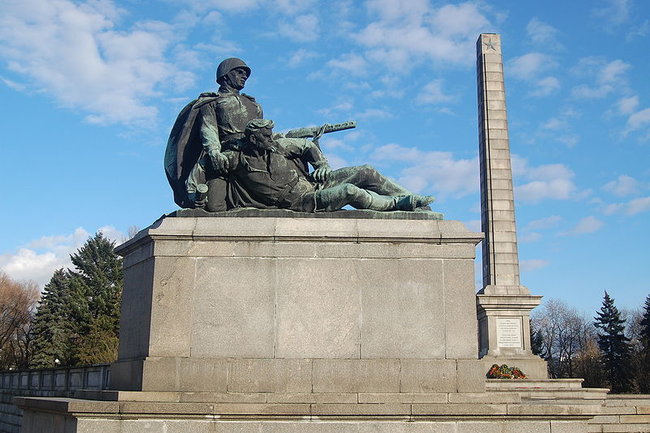 Памятник советским воинам в Варшаве