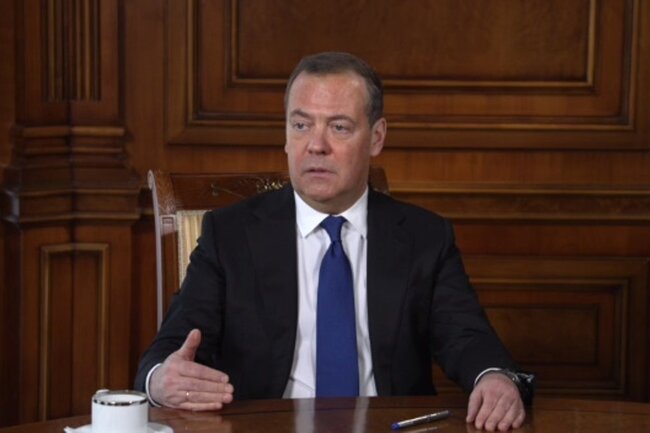 Эпидемиологическая ситуация в мире станет лучше после ухода Зеленского – Медведев