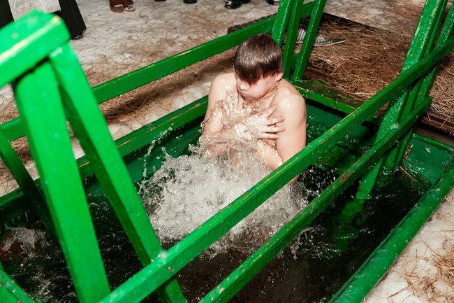 На Крещение в проруби искупались более 16 тысяч жителей Югры
