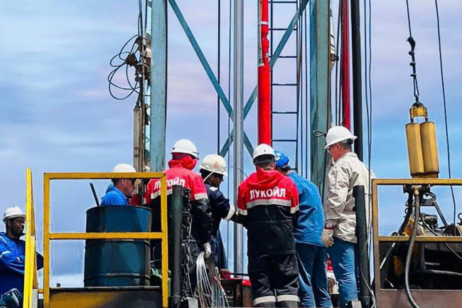 Нефтегазовая отрасль. Нефтегазовая отрасль россии. Компания арамко саудовская аравия. Компания сауди арамко. Южная корея нефтехимическая промышленность.