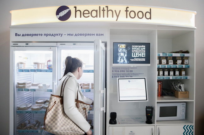 СМИ: 28 москвичей отравились едой из автоматов Healthy Food