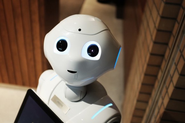 робот искусственный интелект