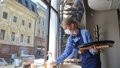 ресторан кафе официант ковид коронавирус ограничения веранда летнее кафе на улице