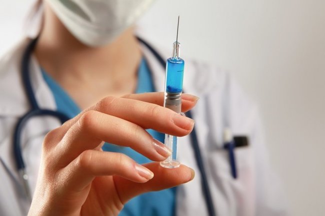 В Сургуте сделали первую прививку от коронавирусной инфекции