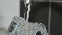 Жители Ленинградской области пожаловались на маслянистую воду из-под крана