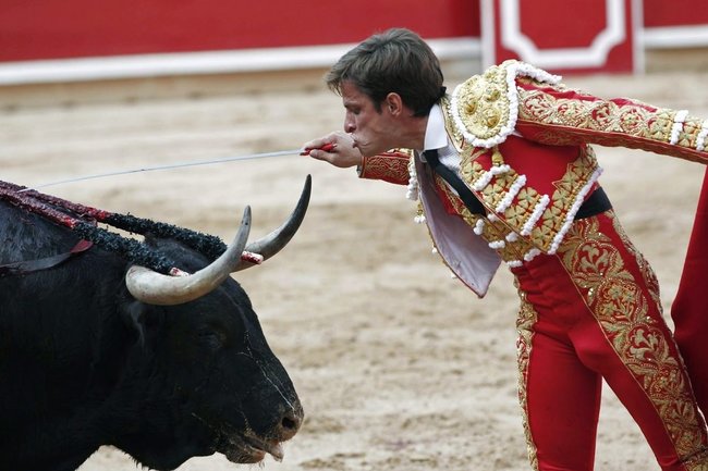 в чем следует встречать 2021 год Быка