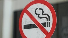 Мужчина закурил рядом с топливной колонкой и чуть не спровоцировал пожар