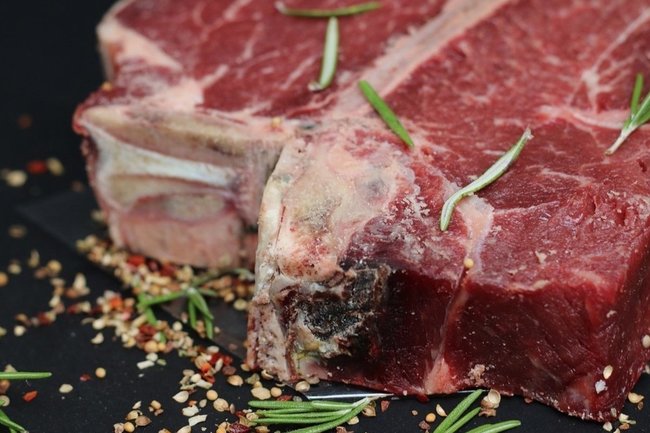 Диетолог предупредила об опасности красного мяса в повседневном рационе
