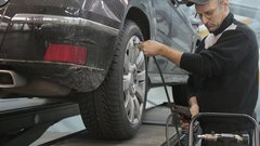 Автомеханик стал самым высокооплачиваемым работником декабря в Тюмени