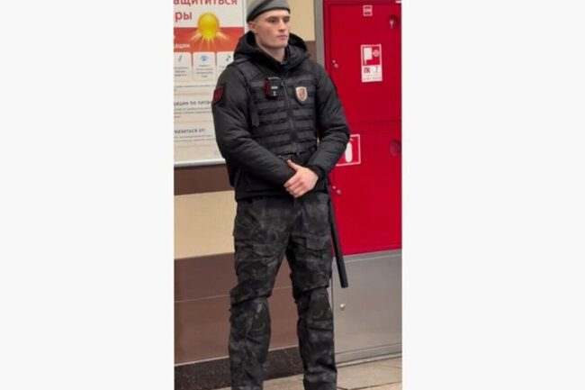 Охранник в столичном метро свел женщин с ума